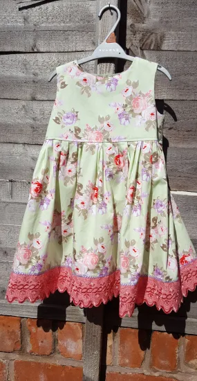 Girls summer dress age 6 yrs 24 inch chest  in spring green