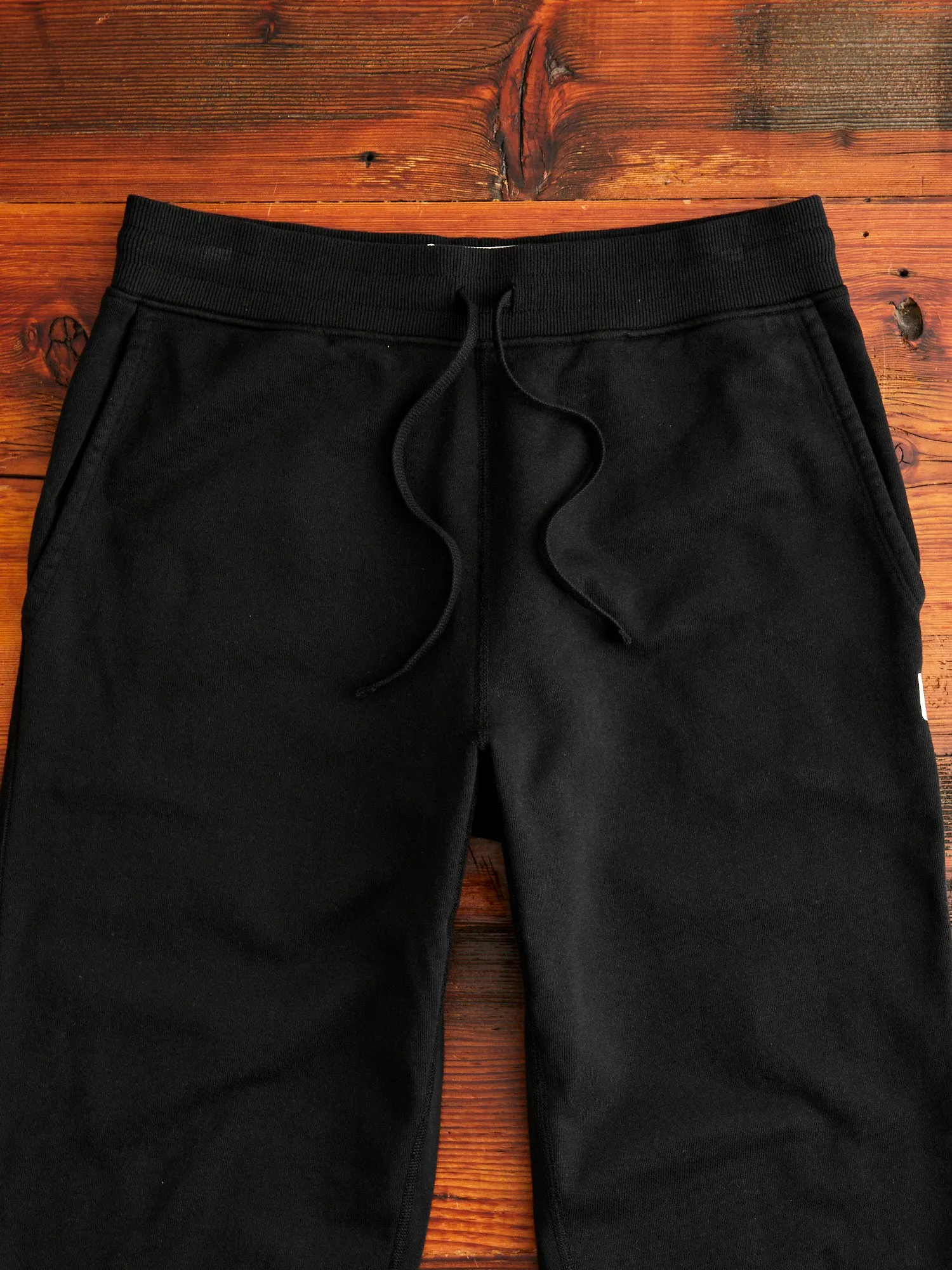 Heavyweight Fleece Cuffed Sweatpant in Black