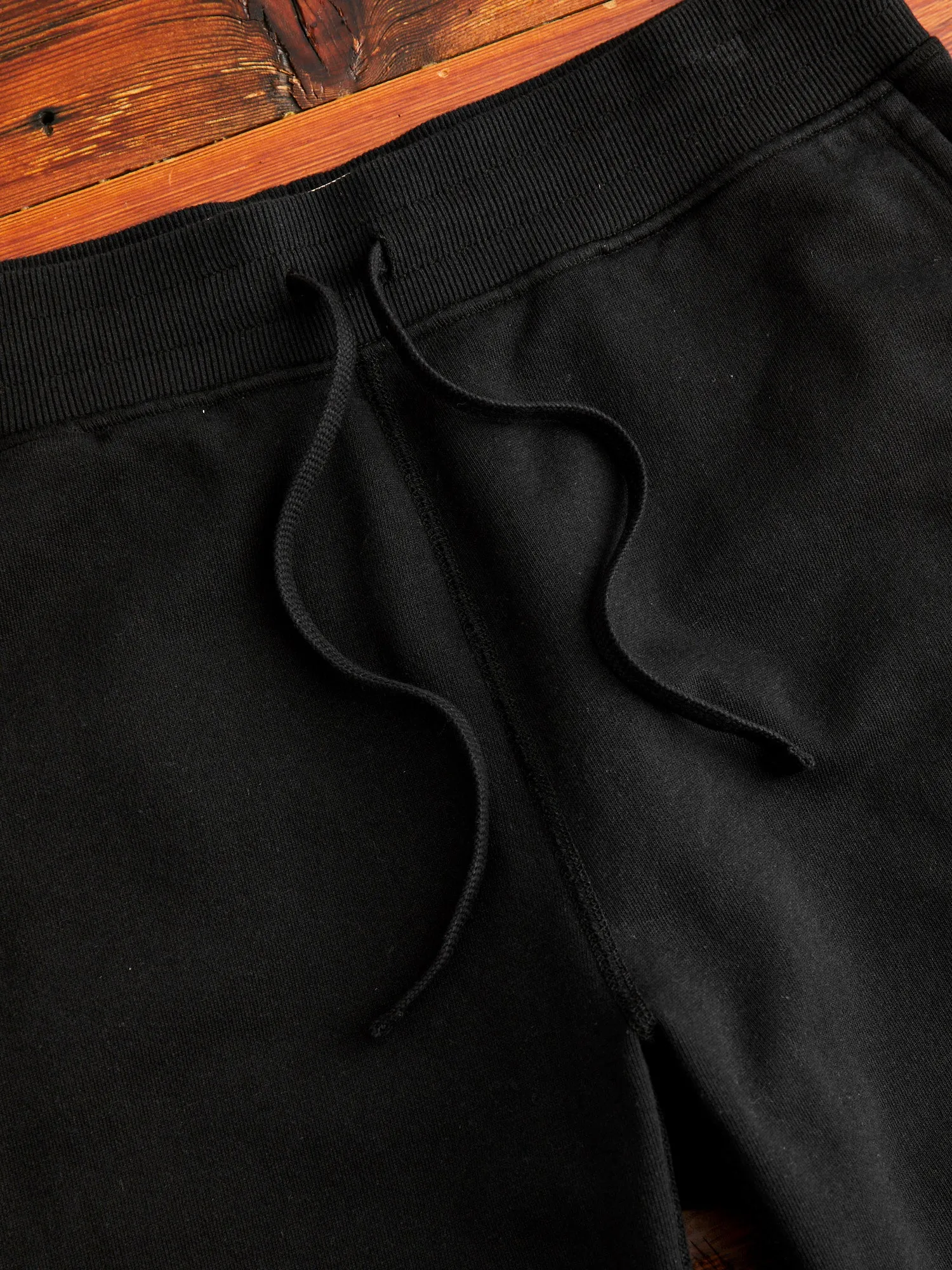 Heavyweight Fleece Cuffed Sweatpant in Black