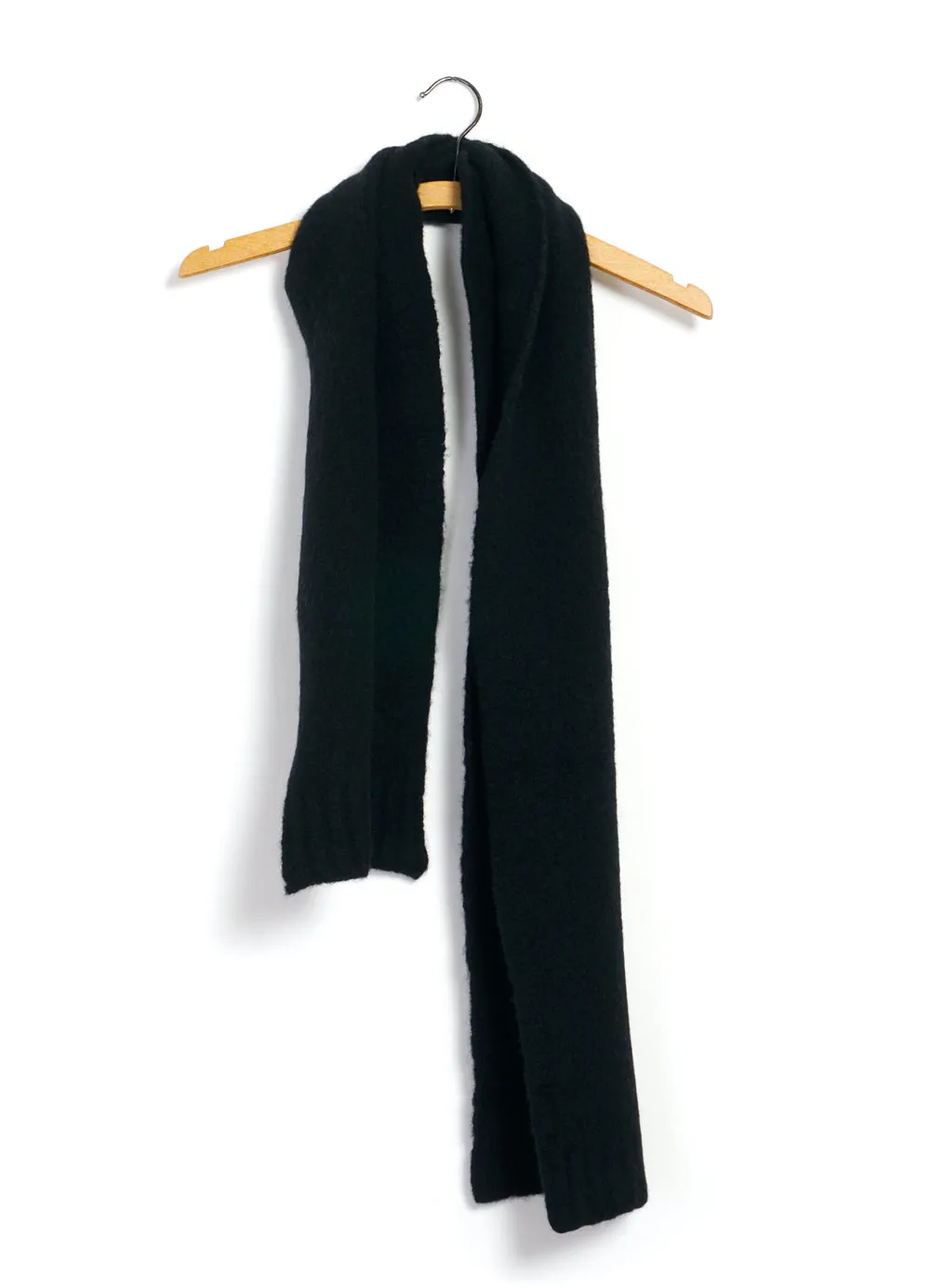 LARS 28-09-2 | Knitted Scarf | Fuzzy Black