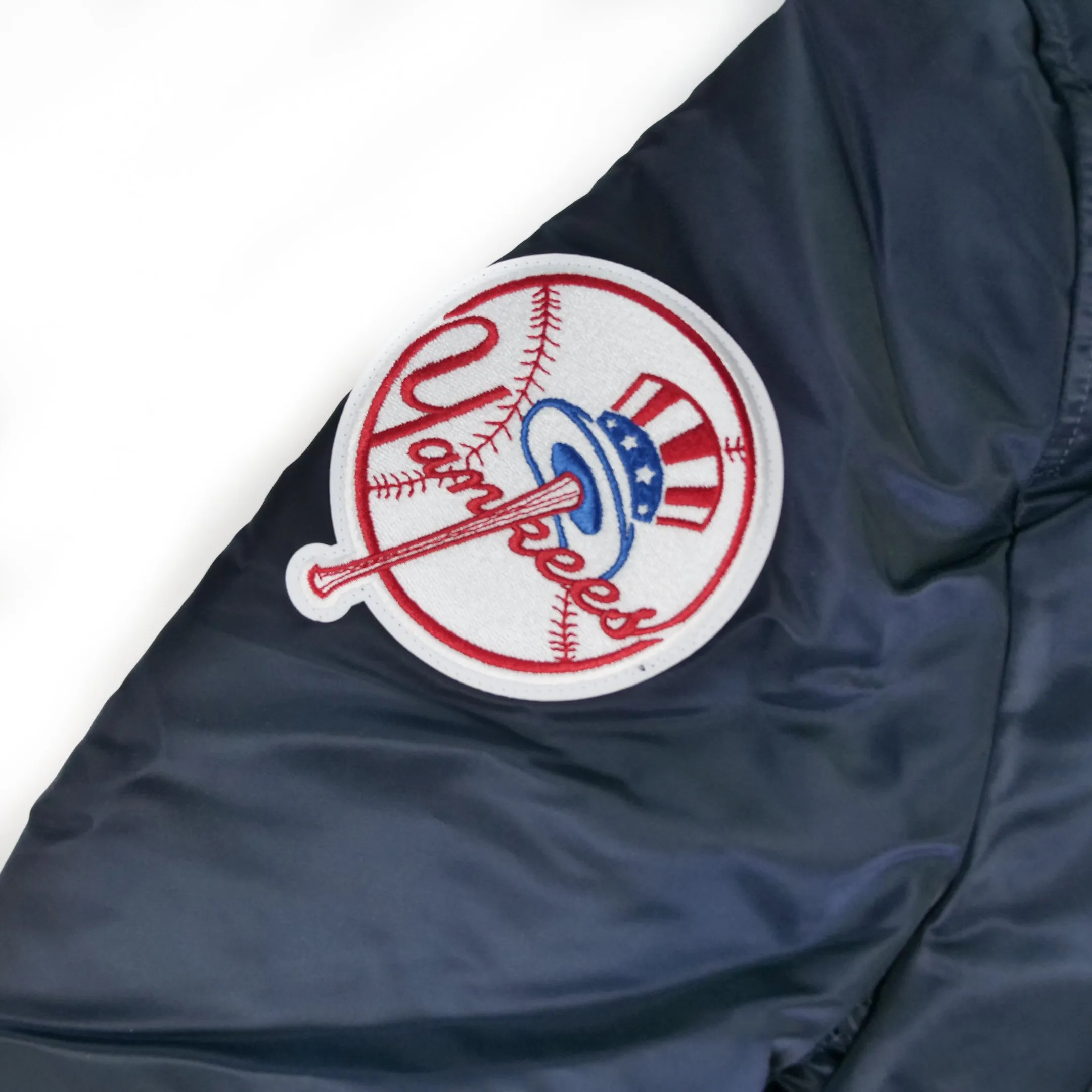 New Era Alpha Industries New York Yankees 2024 Bomber Hooded Jacket