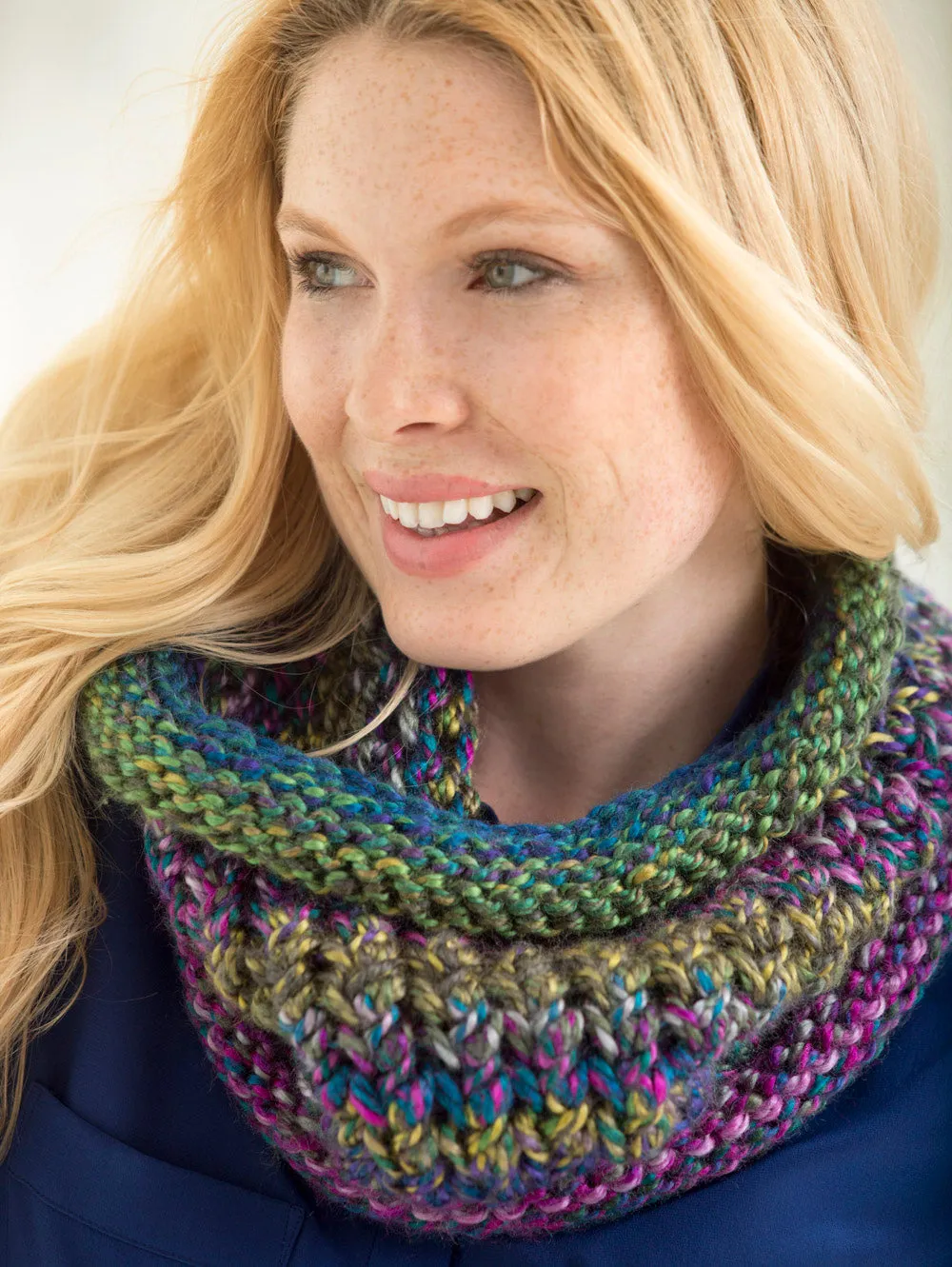 Two Color Cowl (Knit)